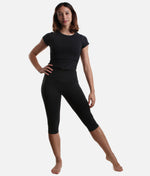 Crisscross Hourglass Capri – The Curve-Hugging Power Legging