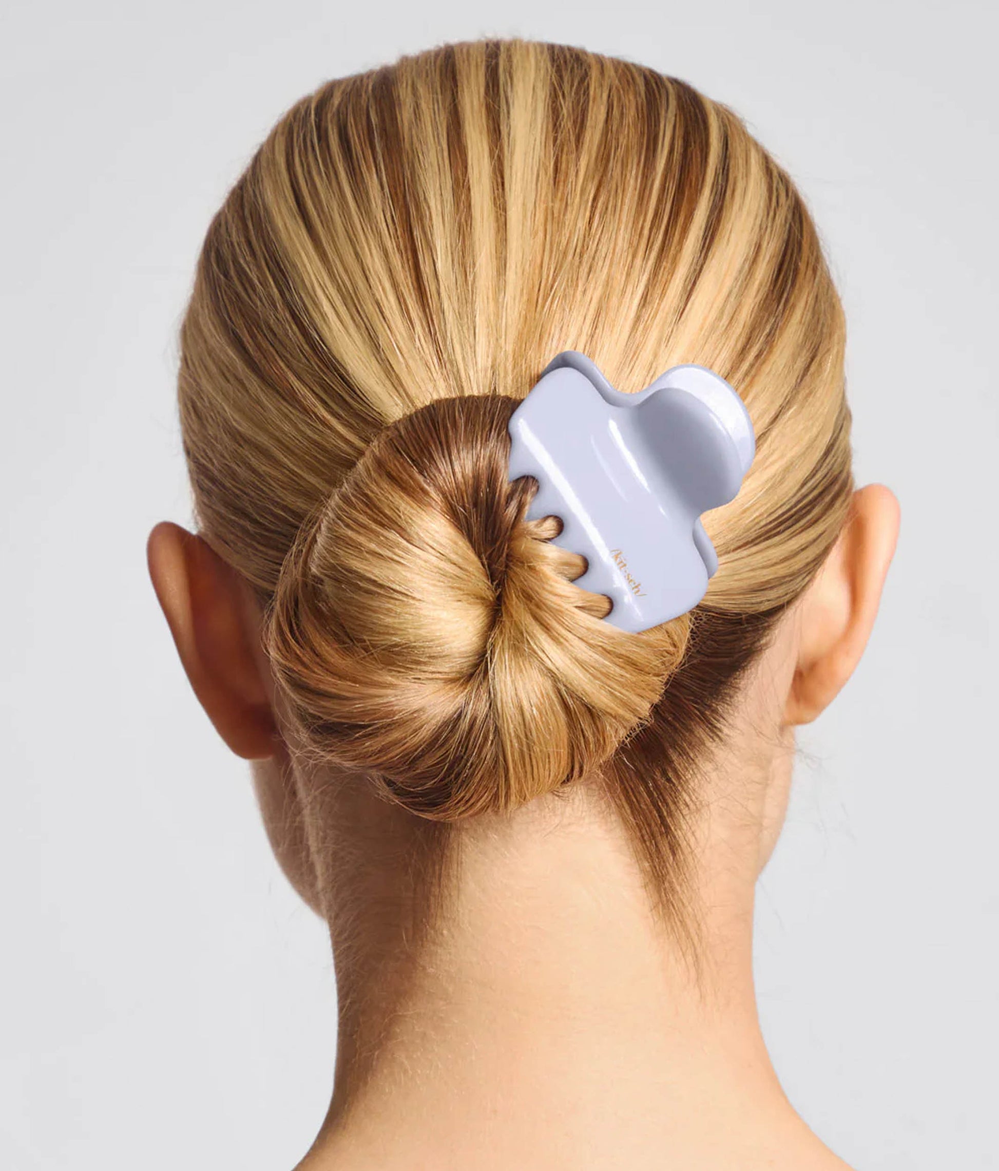 Hydrangea Breeze Cloud Claw Clip, Medium - Half-Up Styles and Updos