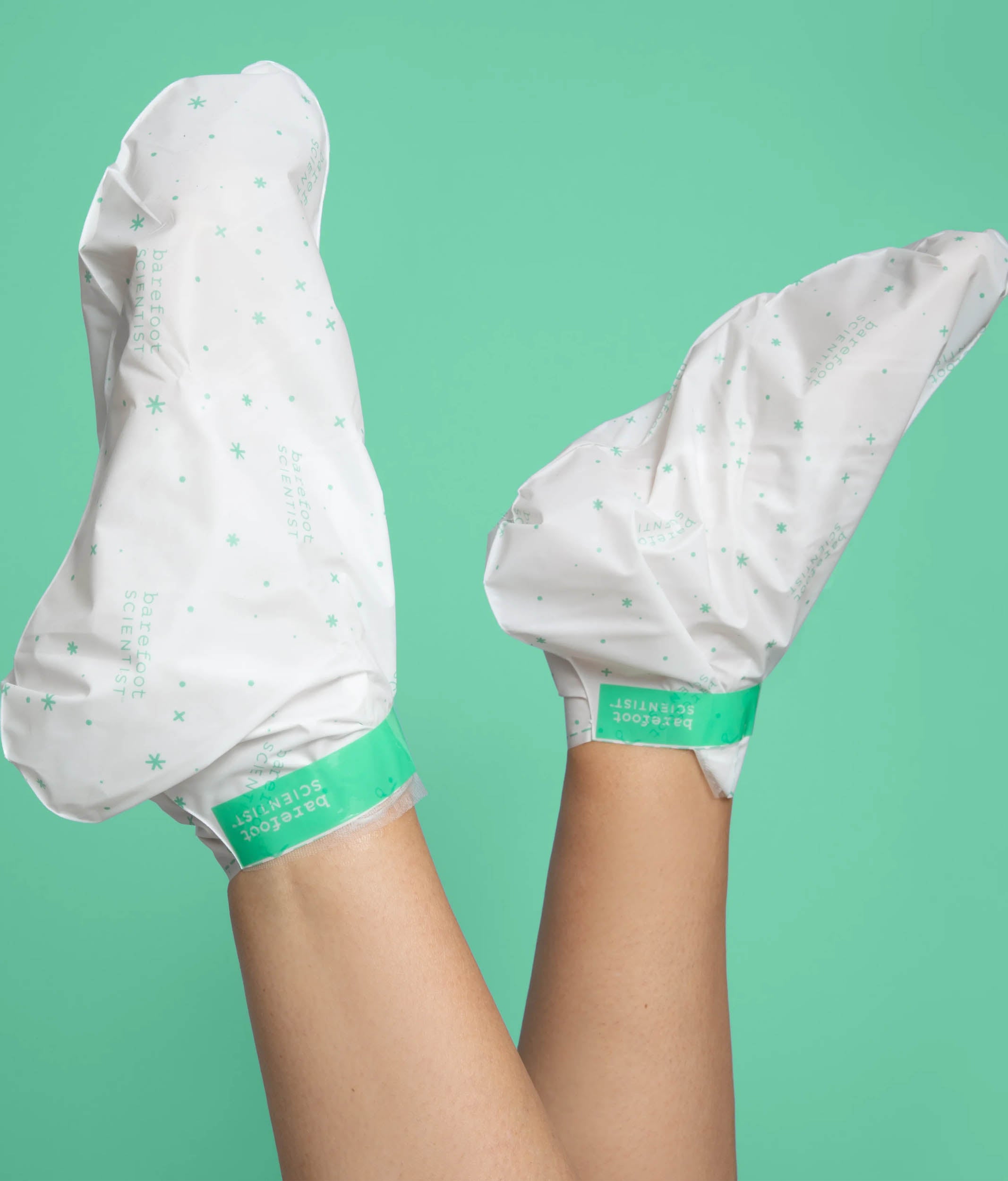 The Ultimate Hydrating + Cooling Foot Spa - GREEN HIGH DIVE FOOT MASK