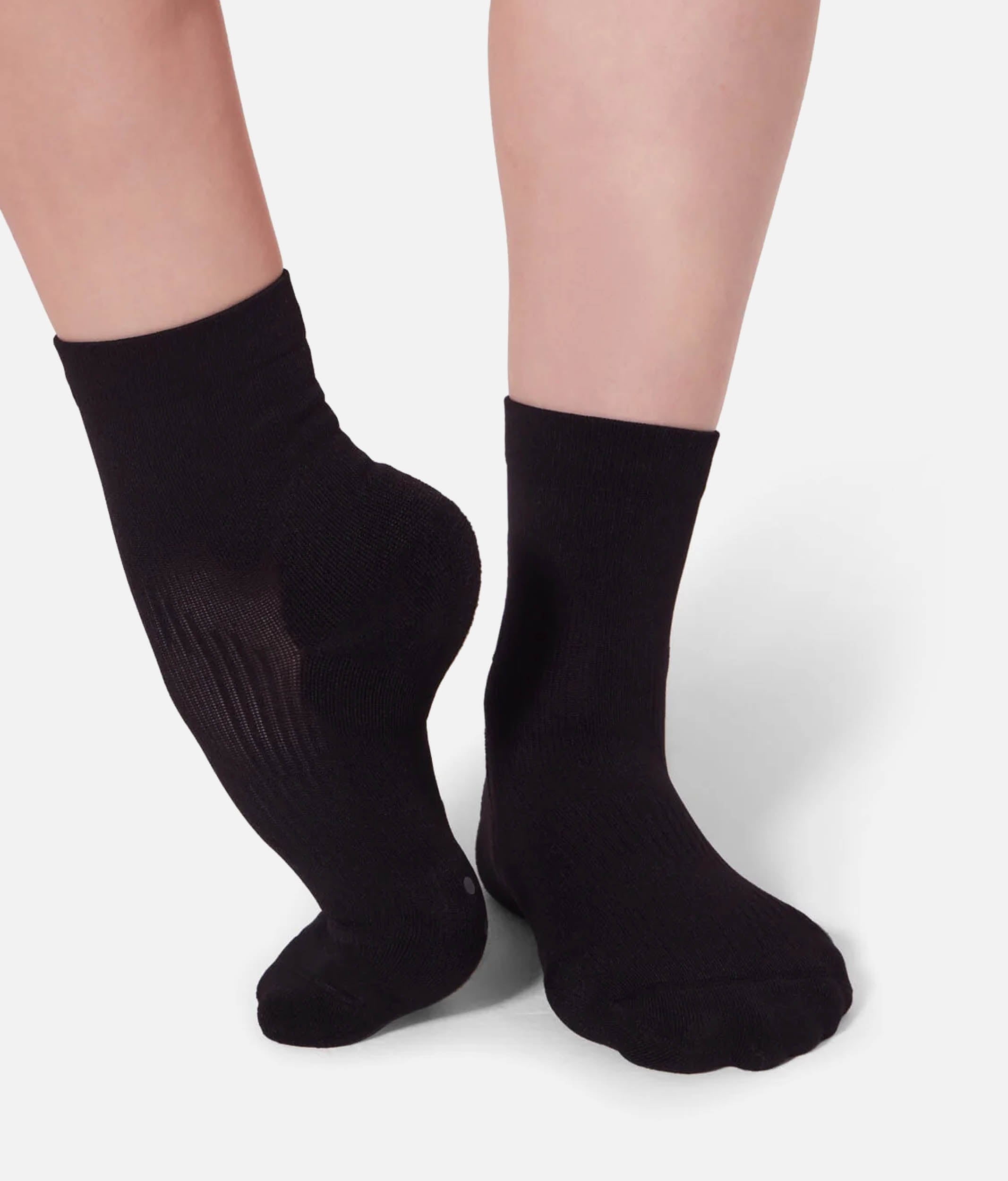Second Skin Fit Performance Socks For Dance, Yoga, and Training - Lifeknit™  H072