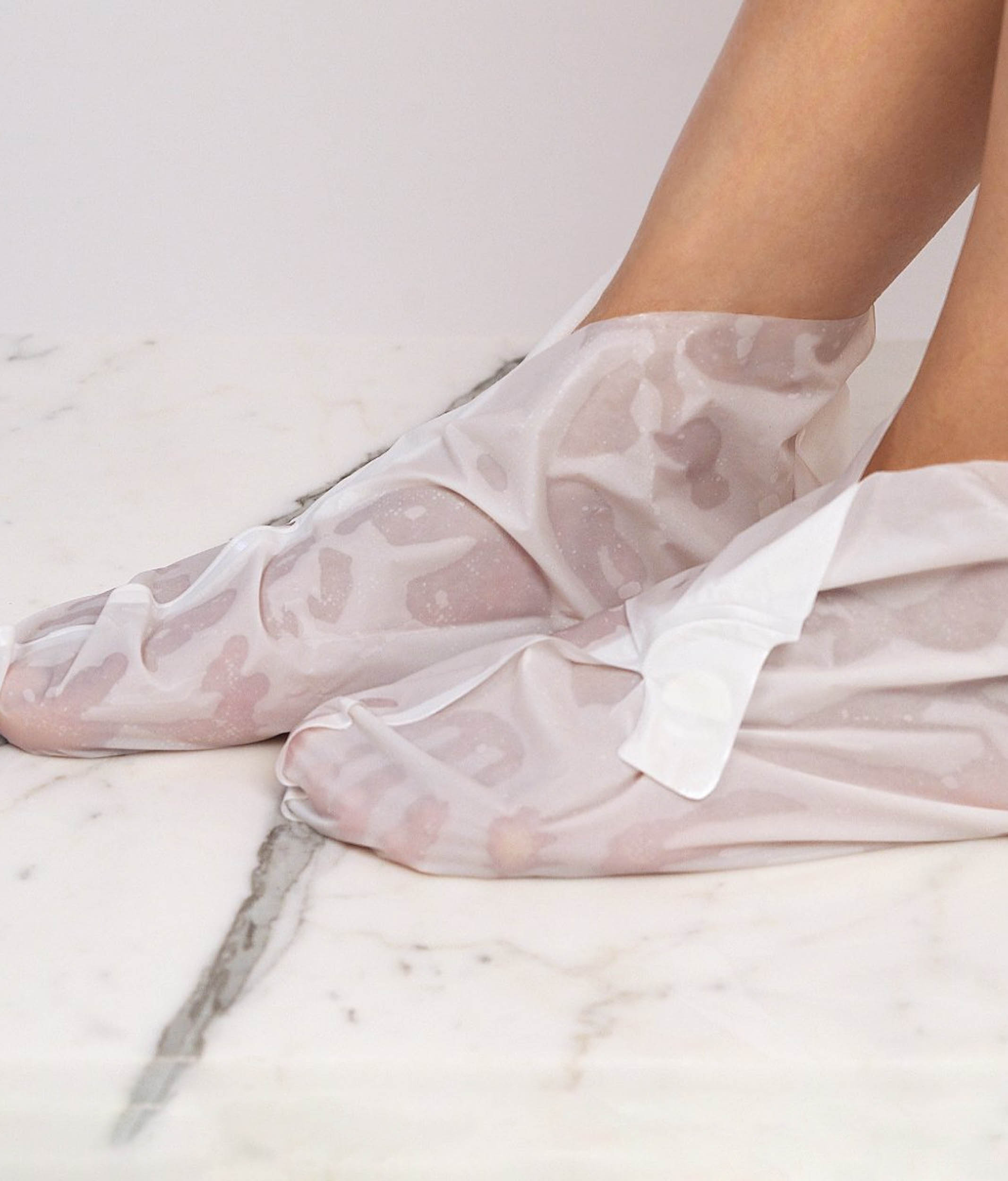 Exfoliating Foot Mask for Smooth, Soft, and Nourished Feet - MAGIC HOUR