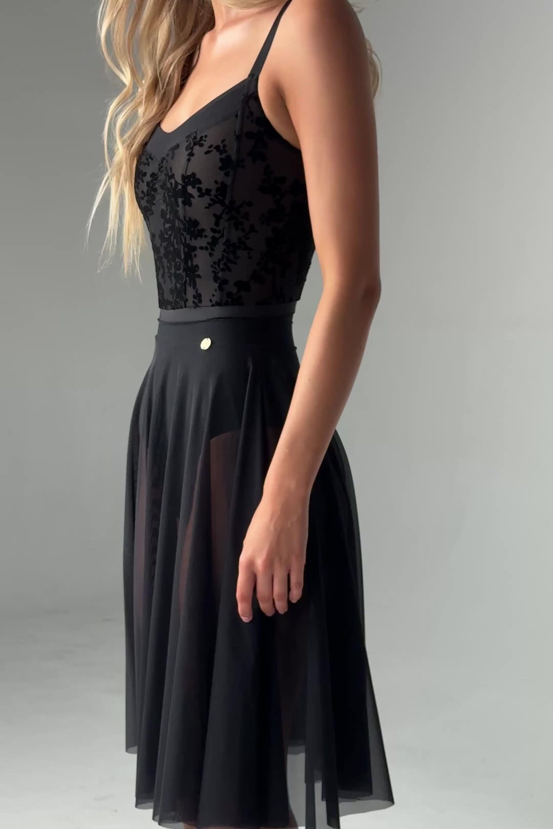 Load video: Bodile Julieta Mesh Rehearsal Skirt – Full-Circle Signature Style