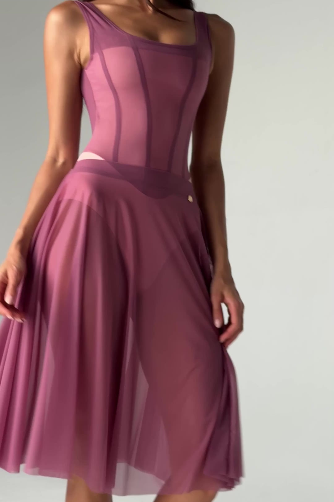Load video: Bodile Julieta Mesh Rehearsal Skirt – Full-Circle Signature Style